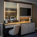 Belvedere Hotel, Centre
