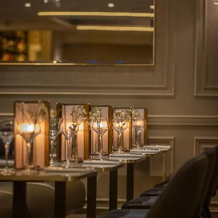 Belvedere Hotel, Centre