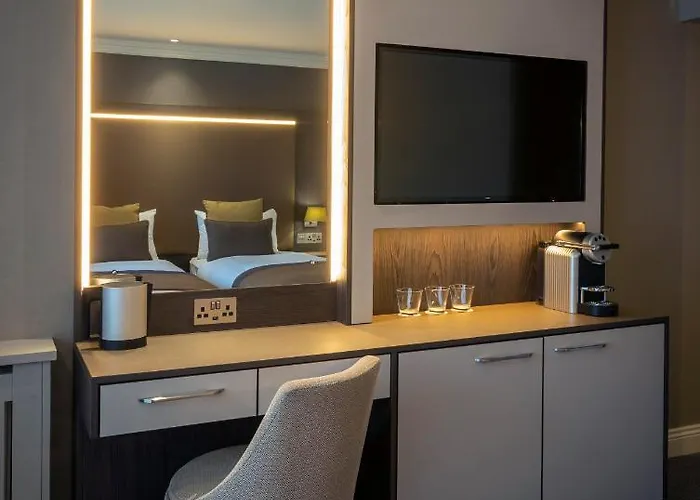 Belvedere Hotel, Centre