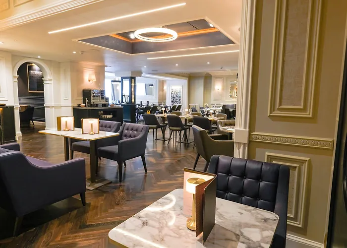 Отель Belvedere Hotel, Centre 3*