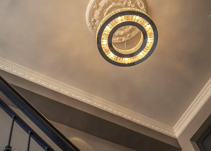 Belvedere Hotel, Centre