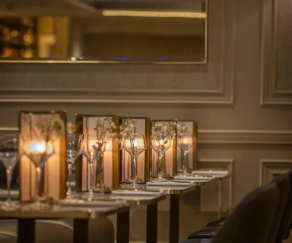 Belvedere Hotel, Centre