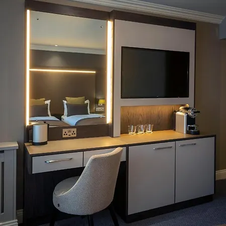 Belvedere Hotel, Centre